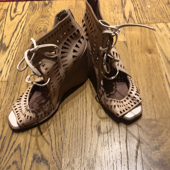 Jeffery Campbell laser cut tan wedges. SIZE: 6.5 - Picture 6 of 6